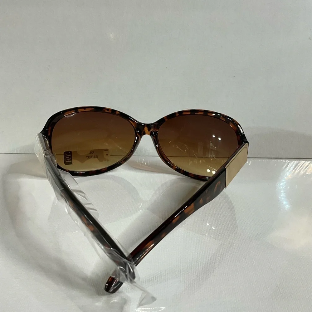 Chic Tortoise Shell Sunglasses